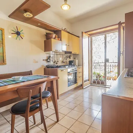 Luminous 2br Family In Residential Area Rom