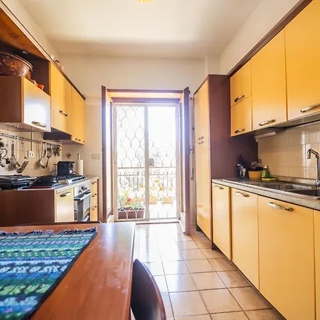 Luminous 2br Family In Residential Area *
