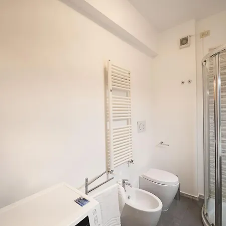 Luminous 2br Family In Residential Area